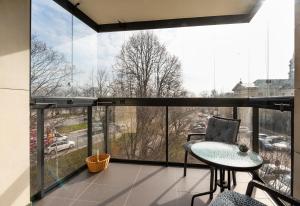 Solec Cristal Home Apartment by BookingHost