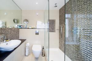 Deluxe King Room room in DoubleTree by Hilton Hotel London - Marble Arch