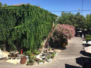 Une pause en Provence au Village des antiquaires de la Gare