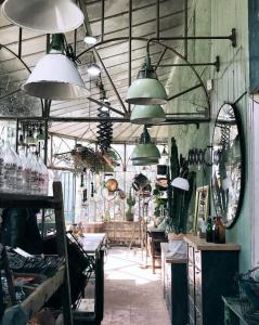 Une pause en Provence au Village des antiquaires de la Gare