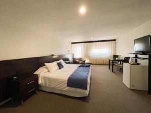 AVANTI HOTEL & CONVENTION CENTER