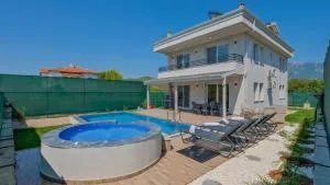 Villa Esmeralda, Jakuzili Çocuk Havuzlu Lüks Villa - Belen