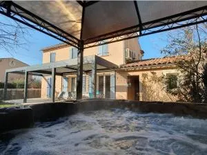 Maison en Provence avec jacuzzi - La Bastidonne