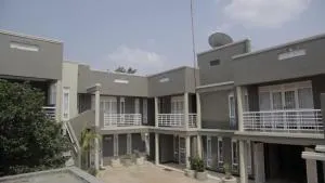 CommonLens Inn - Bwebajja