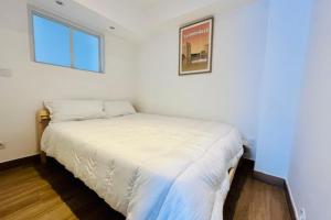 Luminous cocoon in La Rochelle