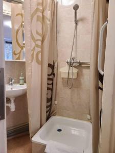 Tiny center G studio