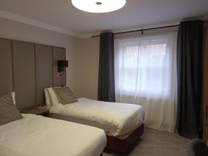 Twin Room with Shower room in Corn Mill Lodge Hotel