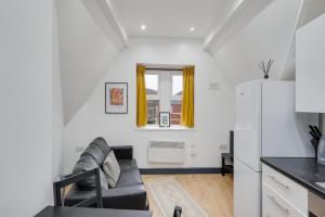 Relax in a modern Cardiff home by the City Centre & Bute Park