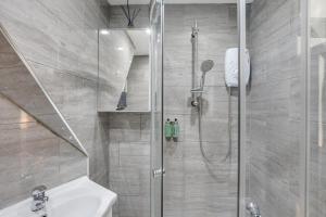 Relax in a modern Cardiff home by the City Centre & Bute Park