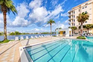 Carillon Beach Resort Inn - Carillon Beach