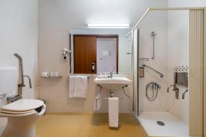 Double or Twin Room - Disability Access room in VILA PARK Nature & Business Hotel