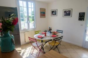 Maison de campagne avec piscine, jardin