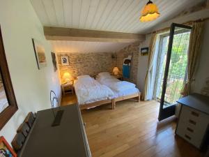 Maisons de vacances Belle maison avec piscine et jardin - 4 chambres : photos des chambres