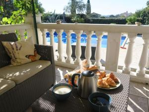 Maisons de vacances LA VALANAIS - Maison de Vacances entiere climatisee avec piscine privee : photos des chambres