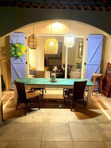 Villas Villa Tout confort 8 personnes ,wifi, Petanque, Piscine Privee : photos des chambres