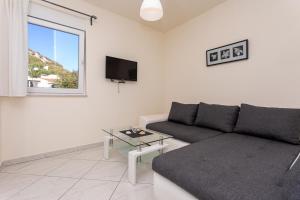 Apartment N4 D&D, Baska