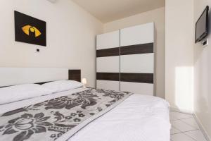 Apartment N4 D&D, Baska