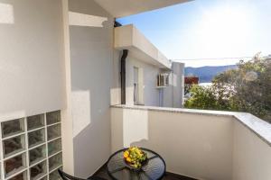 Apartment N4 D&D, Baska