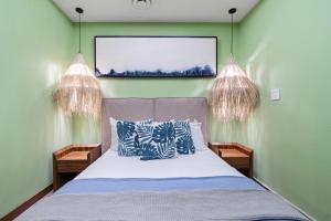 Stylish Peninsula Golf 3BR Oasis with Pool