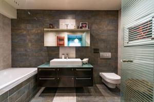 Capricorn Studio Home