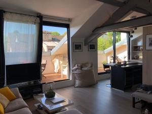 Appartements Superbe loft climatise a Suresnes avec terrasse : photos des chambres