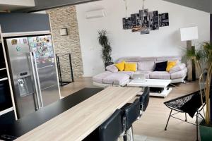 Appartements Superbe loft climatise a Suresnes avec terrasse : photos des chambres