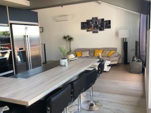 Appartements Superbe loft climatise a Suresnes avec terrasse : photos des chambres