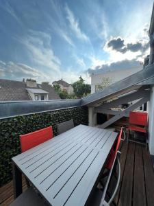 Appartements Superbe loft climatise a Suresnes avec terrasse : photos des chambres