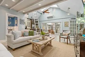 Guilford Carriage House at Granite Lodge! - 布兰福德