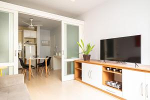 Apto centro BC a 300m do mar bem equipado ECP055