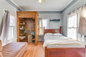 Coastal Galveston Studio about 1 Mi to Beach!