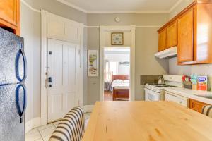 Coastal Galveston Studio about 1 Mi to Beach!