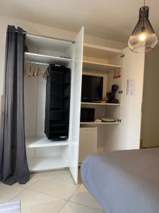 Sejours chez l'habitant Chambre confortable avec une entree independante - Parking & acces Lille facile : photos des chambres