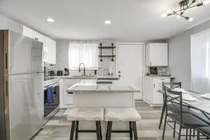 Gladstone Retreat with Gas Grill and Fire Pit - Gladstone