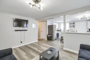 Gladstone Retreat with Gas Grill and Fire Pit