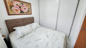 Apto 400m UEL, 2 quartos, ar condicionado egaragem