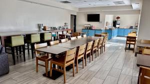 Country Inn & Suites by Radisson, Bel Air-Aberdeen, MD