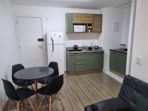 Ap10 Prático, confortável com wifi, piscina, rooftoop e academia em frente ao Metrô