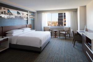 Queen Room room in Kansas City Marriott Country Club Plaza