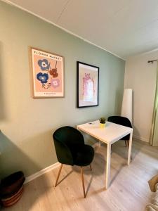 5 minute walk to LEGO house - best location-garden on site-n18