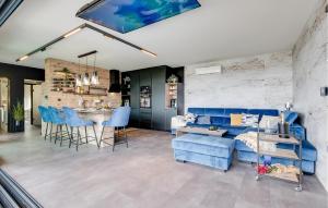 Awesome Home In Dubovec Bisaski With Wi-Fi 