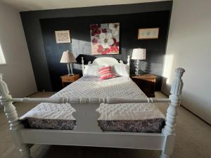 Large Cozy Bedroom Available at Best Price in Delta Surrey