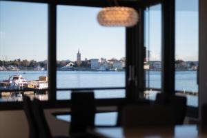 Seafront Luxury Suite Idassa by Belmont Realty