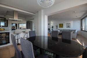Seafront Luxury Suite Idassa by Belmont Realty