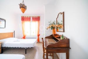 Belle Maison Roses, Mas Boscà 12 by Welhomy