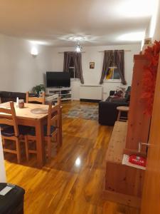 Glastonbury town center-entire apartment