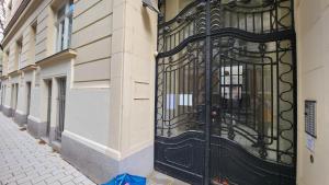 City Apartment (1km to the 1st District)