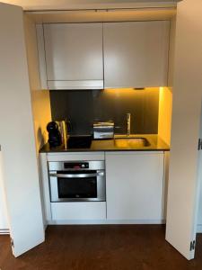 Lisbon Finestay 8 Building apt with balcony and city view