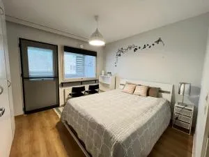 Private rooms near metro, free parking,direct bus from airport - Kontula