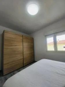 Descubre Cantabria! Piso con 3 habitaciones, con capacidad hasta 5 personas! Alojamiento entero! - Lloreda